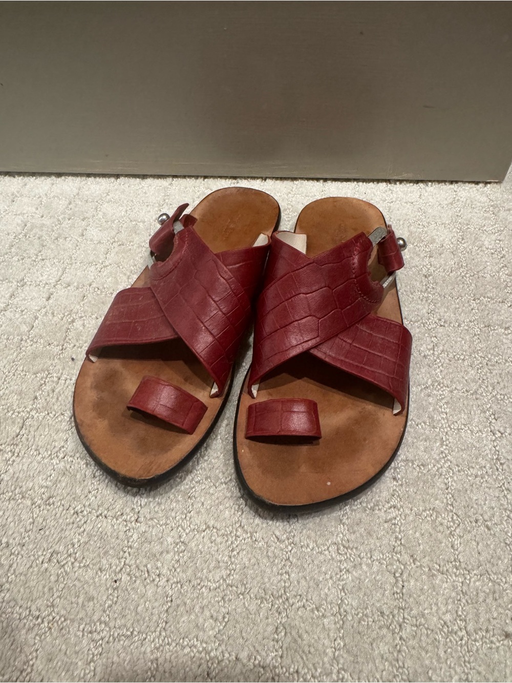 rag & bone Red Croc-Embossed Leather Cross-Strap Toe Loop Sandals